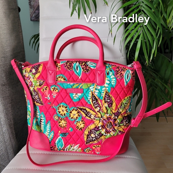 Vera Bradley Handbags - Like New Vera Bradley Shoulder Bag ❤